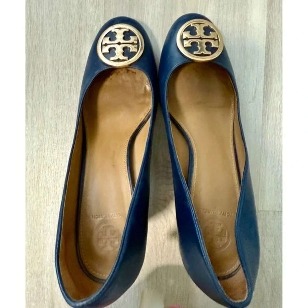 Tory Burch Leather Block Heel Pumps Women 9.5 Navy Blue Good Logo Medallion